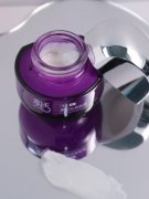 夜间修护专家——黑月光养肤霜让肌肤在夜晚重生